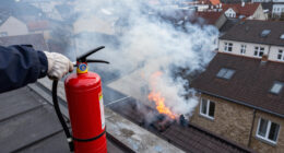 Berlin: Marzahn-Hellersdorf: Wohnungsbrand In Biesdorf Greift Auf Dach üBer - Tagesschau.de